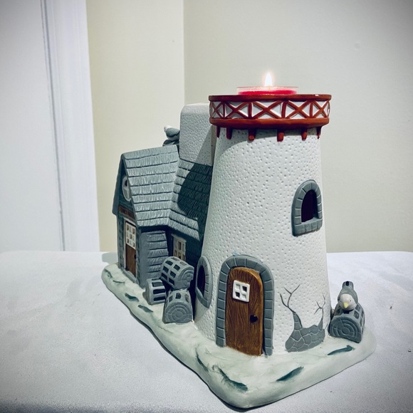 PartyLite Stoneharbor Lighthouse - Picture 5 of 7